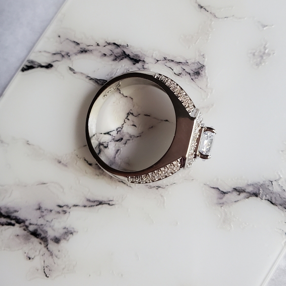 New Royal Men's Engagement Ring - Picture 6 of 7